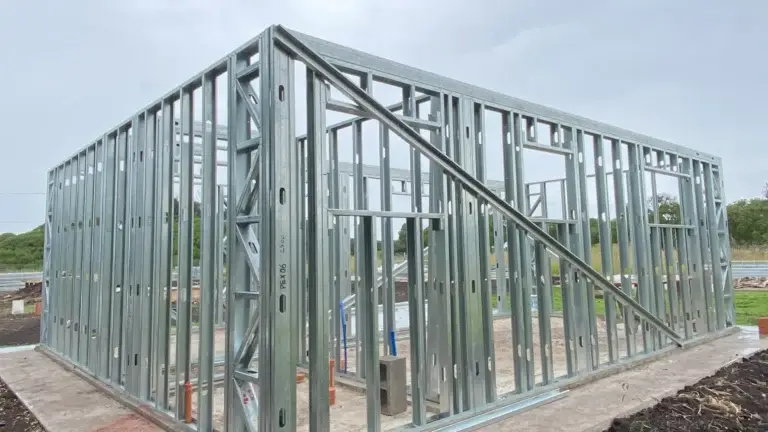 Vivienda unifamiliar en steel frame en Barrio Los Lobos, Mar del Plata — obra Lobos 1 de Kualdry (4)