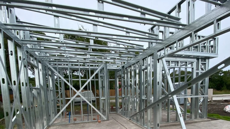 Vivienda unifamiliar en steel frame en Barrio Los Lobos, Mar del Plata — obra Lobos 1 de Kualdry (6)